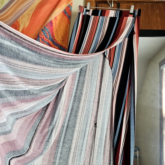 ✨ Charlotte Russe Multicolor Striped Floor Length High Slit Skirt - Size M - Picture 4 of 8